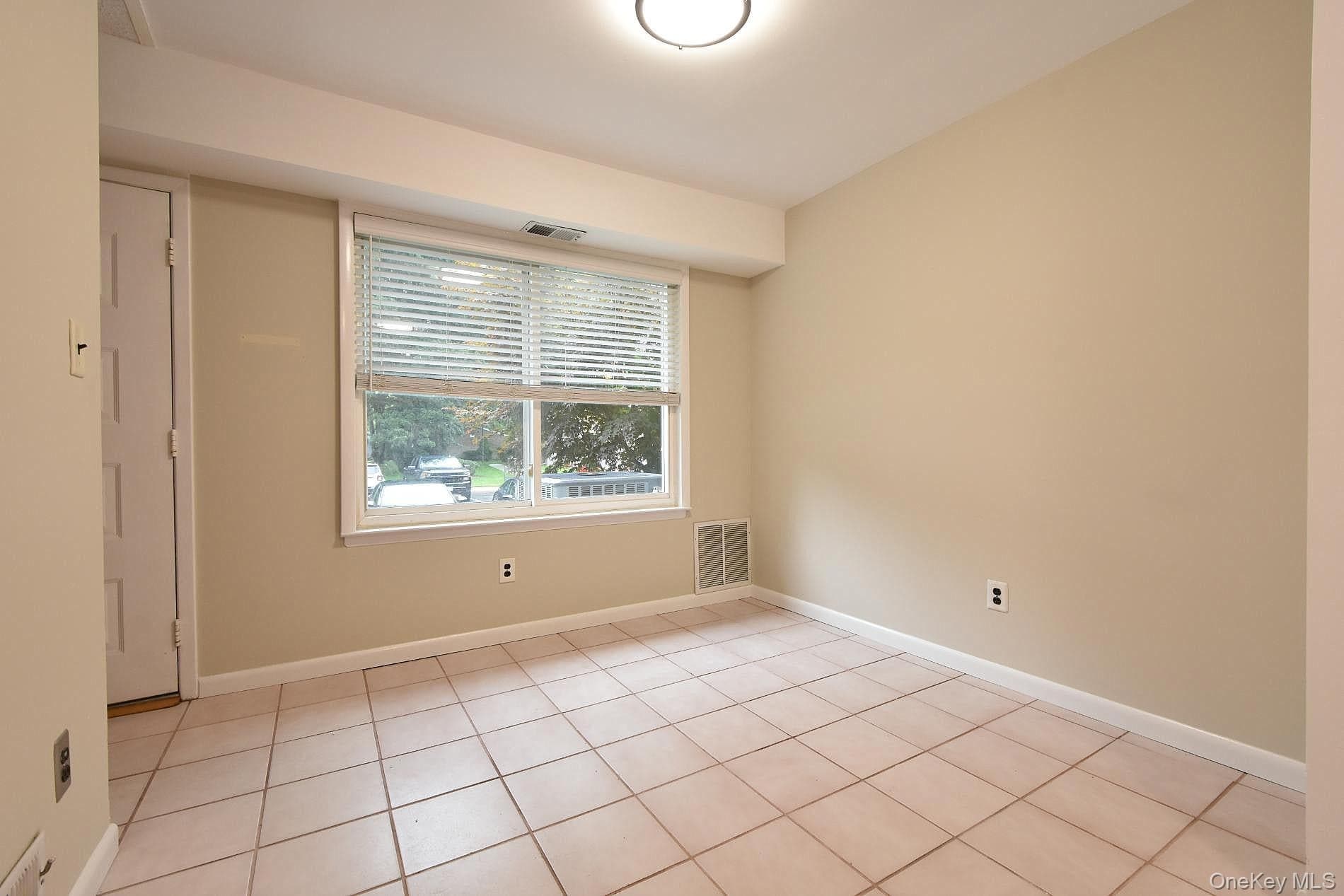 211 Springmeadow Drive Unit: J thumbnail 3