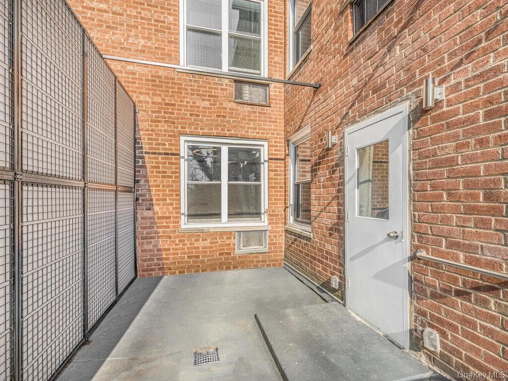 2465 Palisade Avenue Unit: 1A thumbnail 16