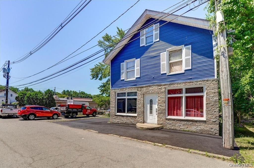 5 Tallman Place, Suffern