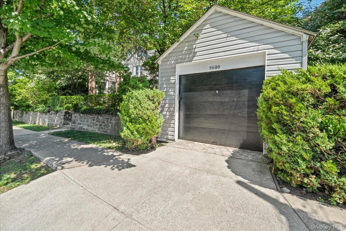 5600 Mosholu Avenue thumbnail 25