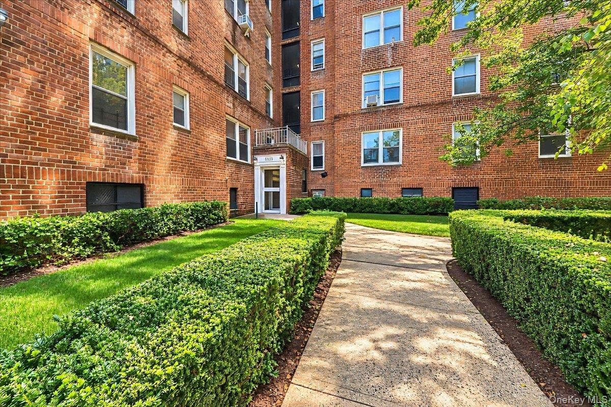 5635 Netherland Avenue Unit: 2C thumbnail 9