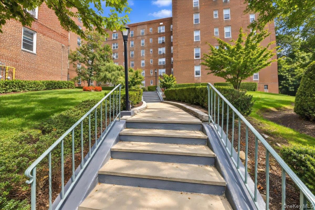 5635 Netherland Avenue Unit: 2C thumbnail 10