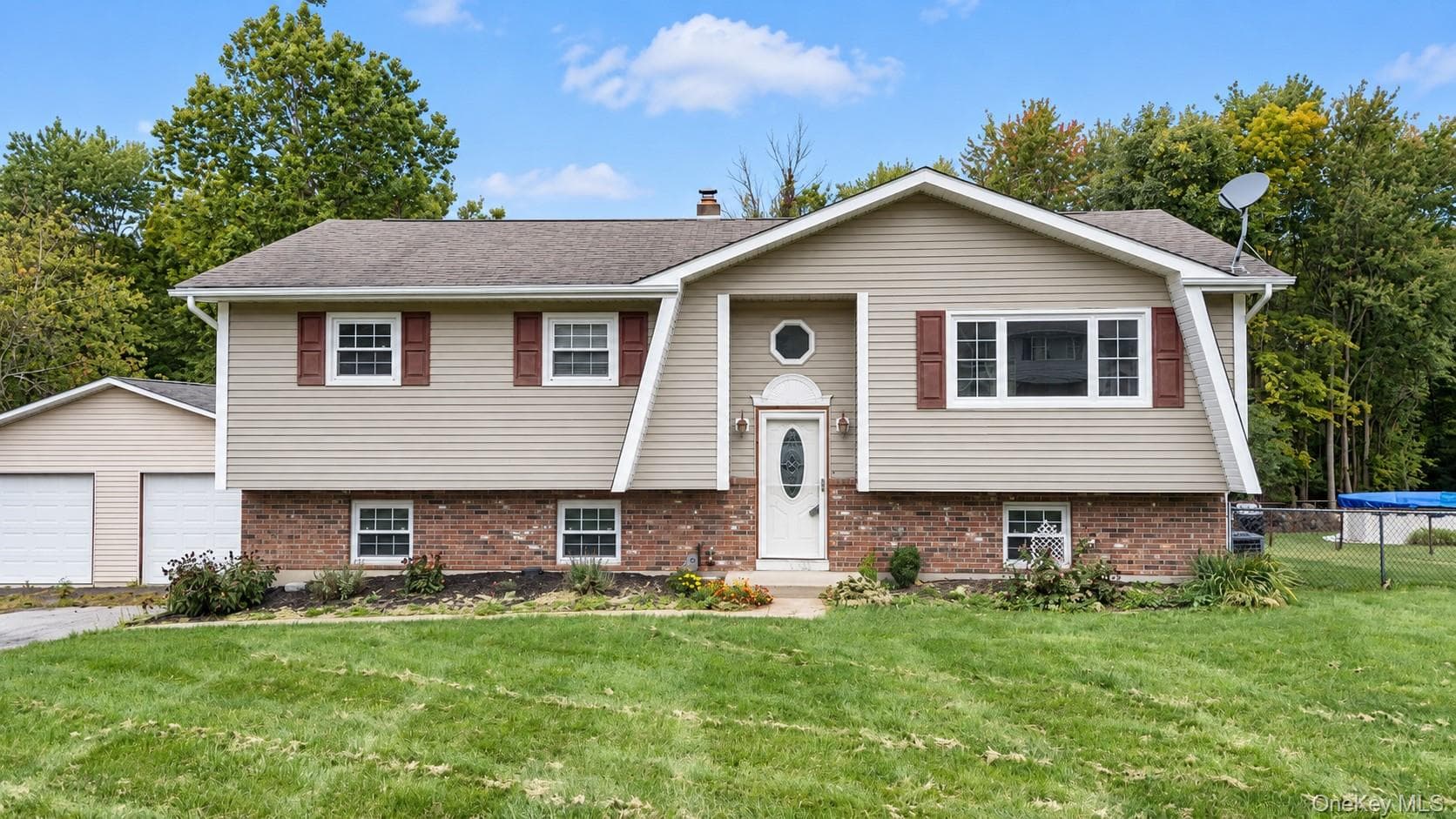 65 Maureen Drive photo 1