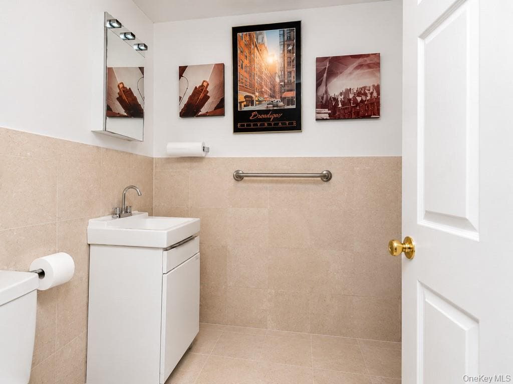 4779 White Plains Road thumbnail 18