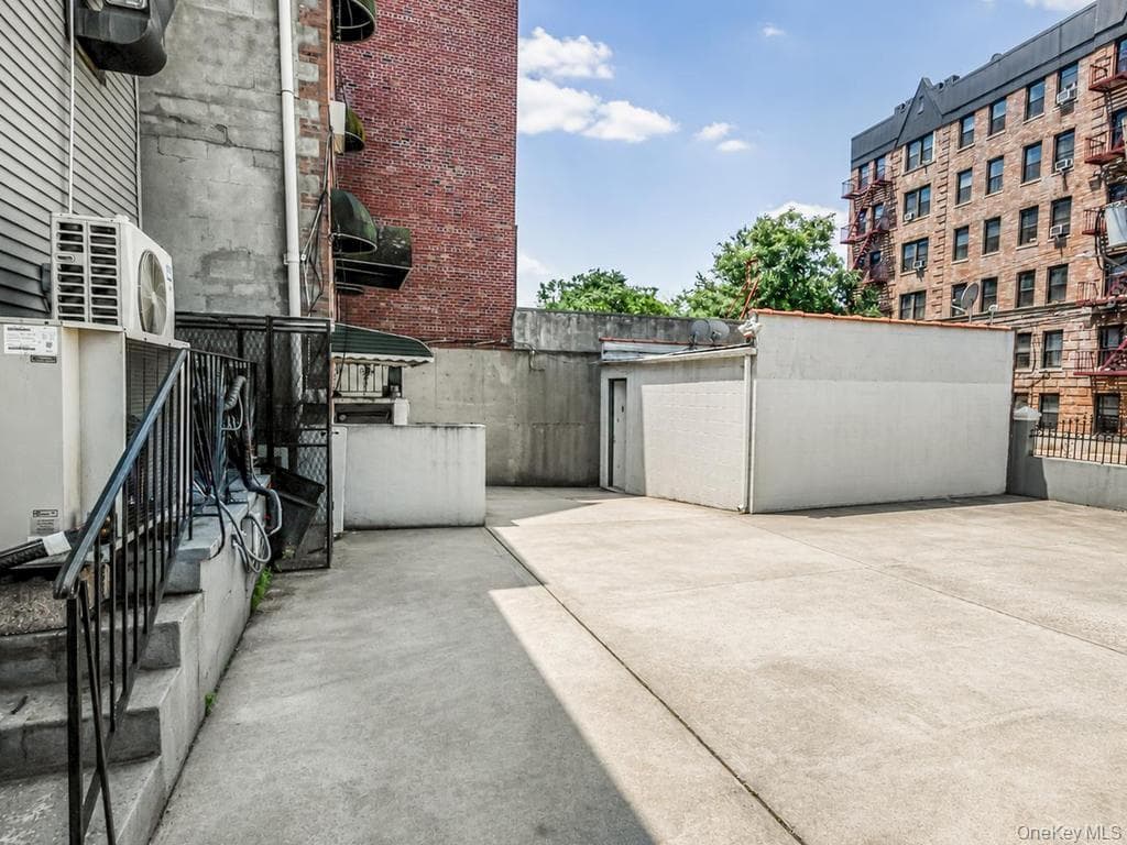 4779 White Plains Road thumbnail 20