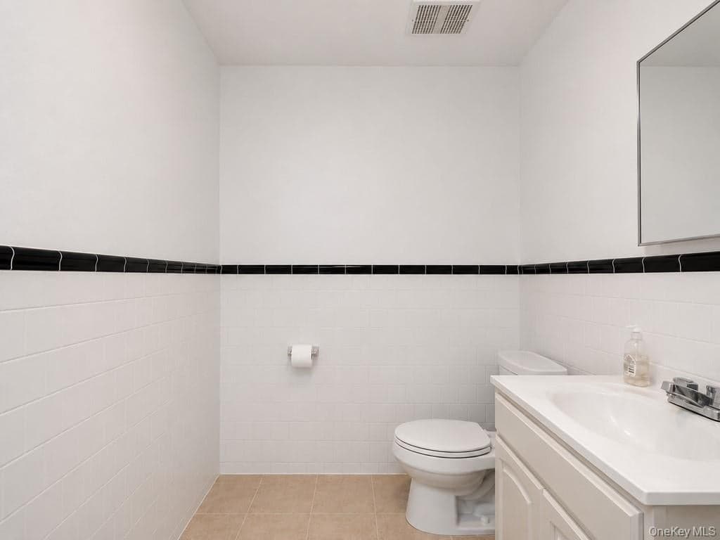 4779 White Plains Road thumbnail 17