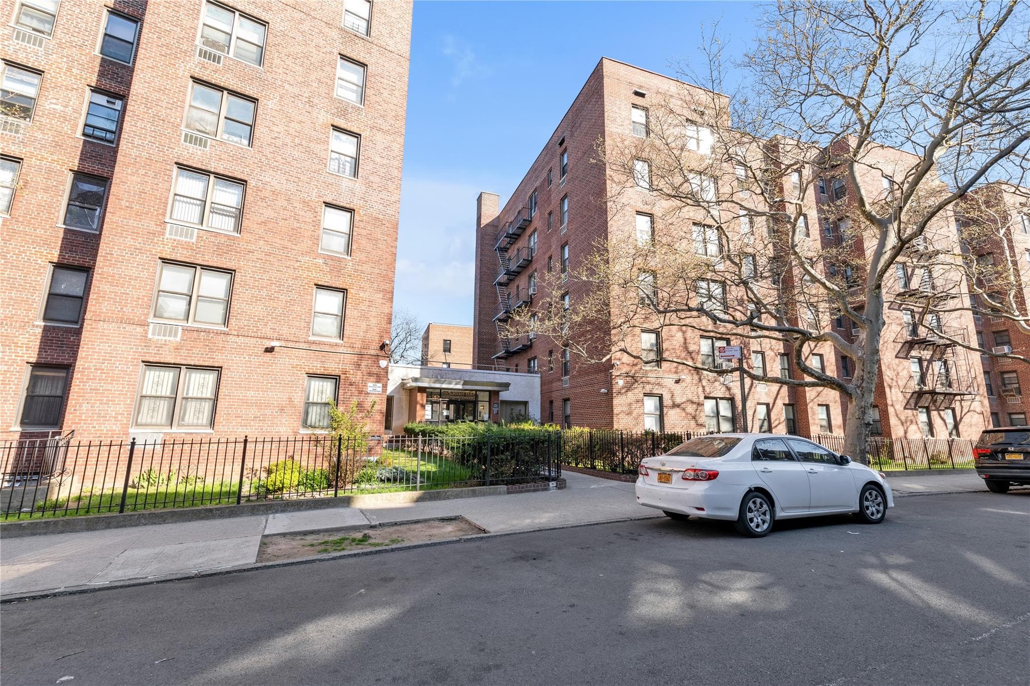 141-05 Pershing Crescent Unit: 117, Briarwood