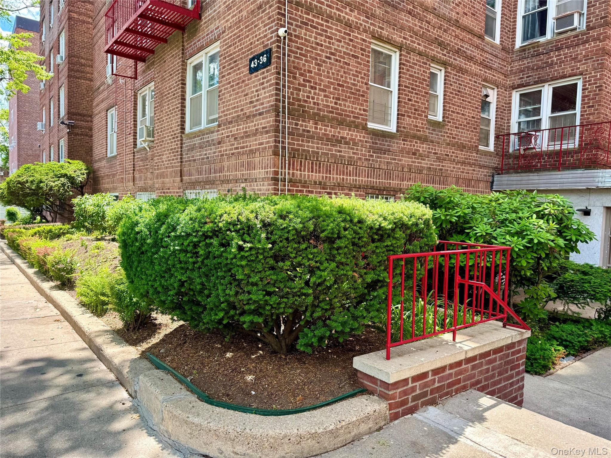 43-36 Robinson Street Unit: 3L thumbnail 2
