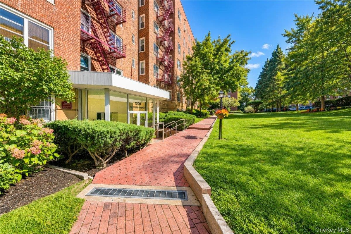 1300 Midland Avenue Unit: C26 thumbnail 20