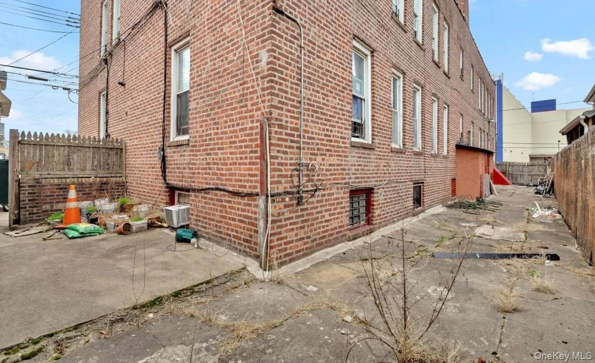 95-03 Cresskill Place thumbnail 4