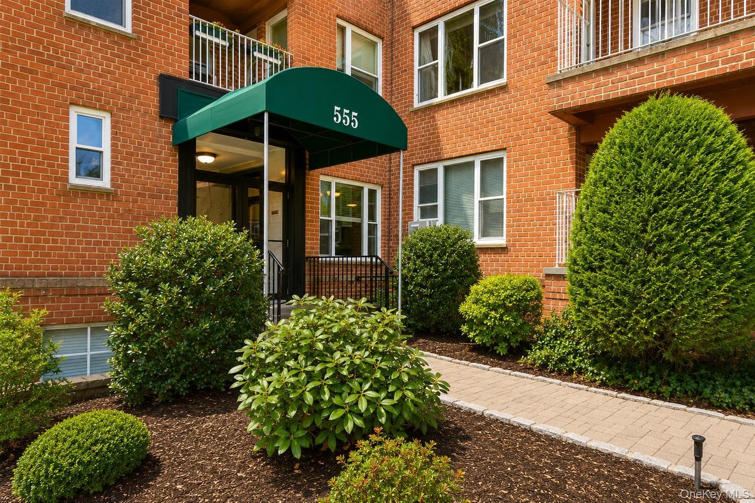 555 Broadway Unit: 1i, Hastings-on-hudson