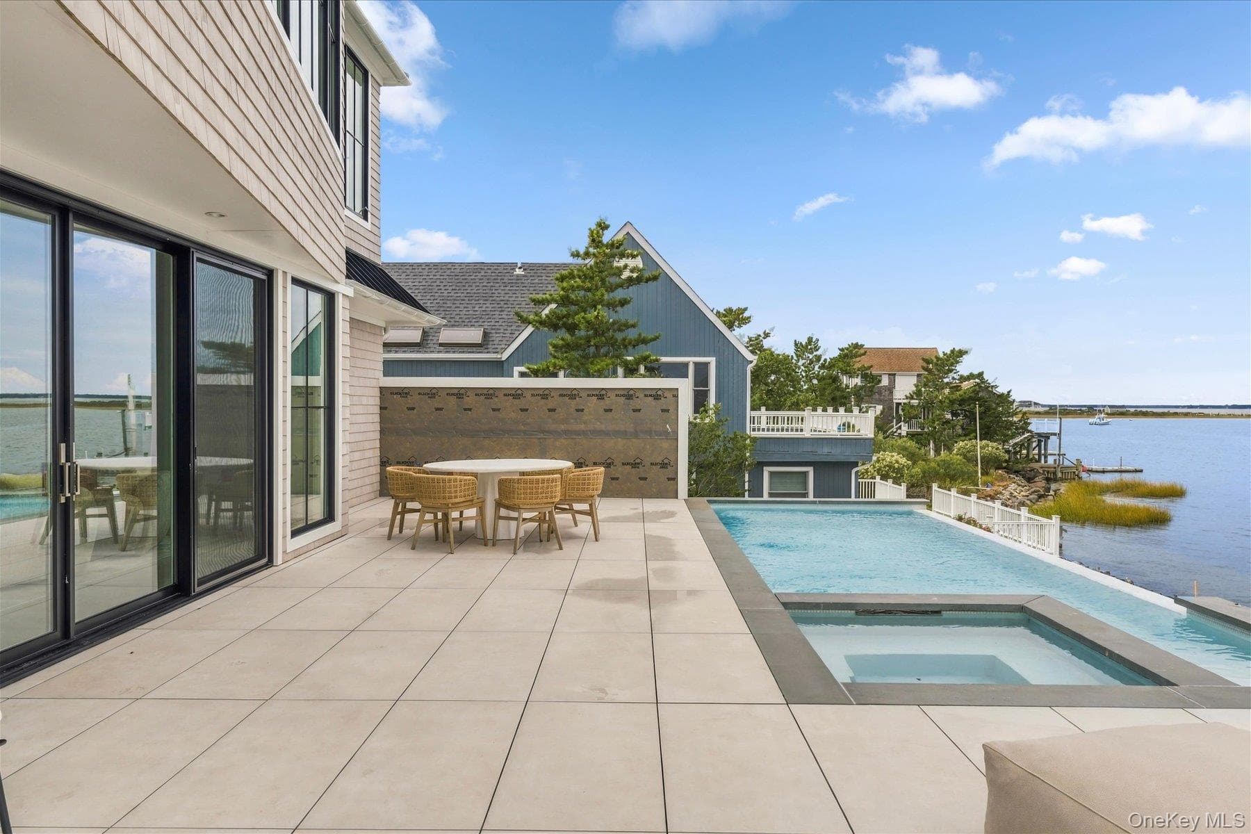 498 Dune Road thumbnail 36