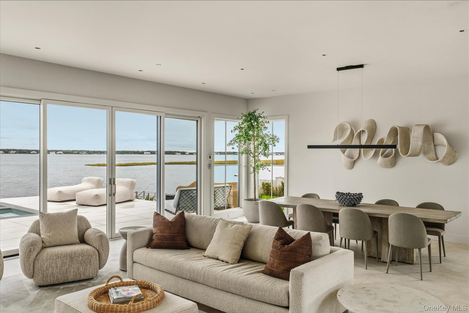 498 Dune Road thumbnail 10