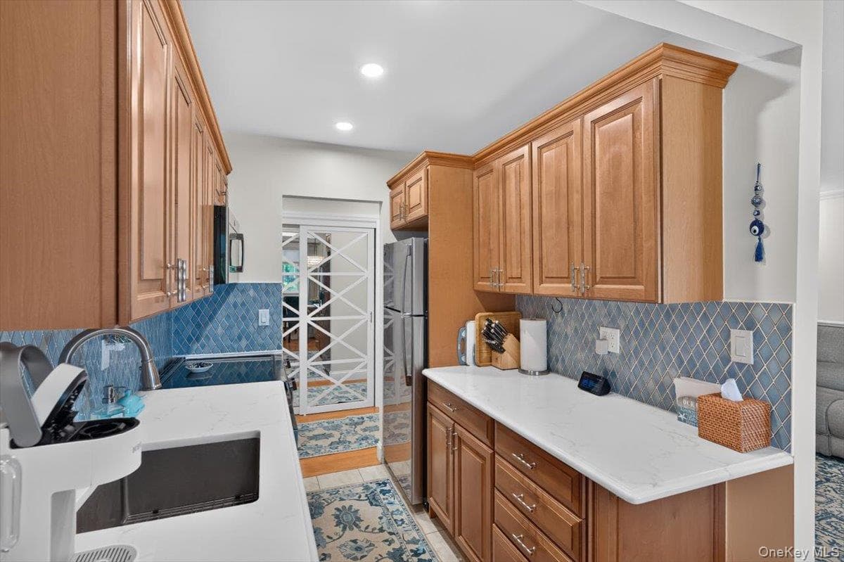 263 River Avenue Unit: 52 thumbnail 9