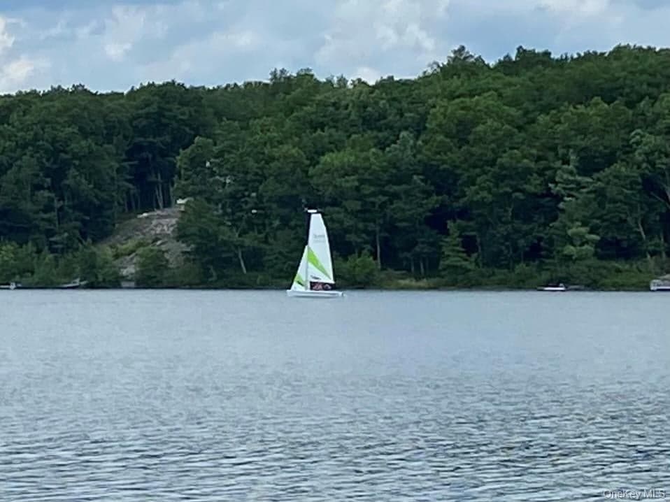 York Lake Estates Road, Barryville