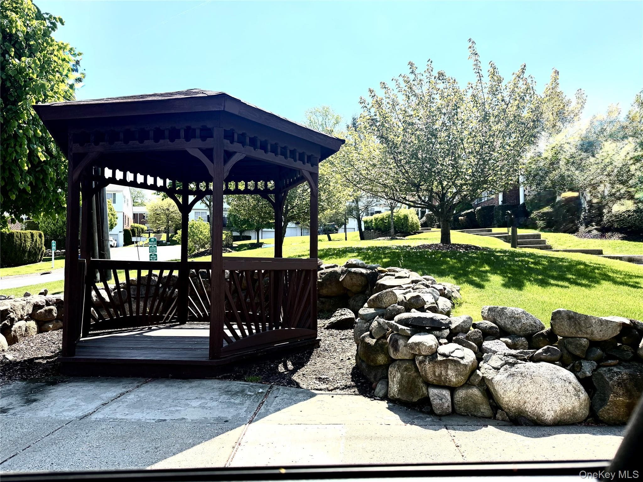 164 Somerset Drive thumbnail 32