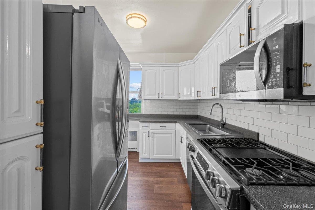2621 Palisade Avenue Unit: 12C thumbnail 10