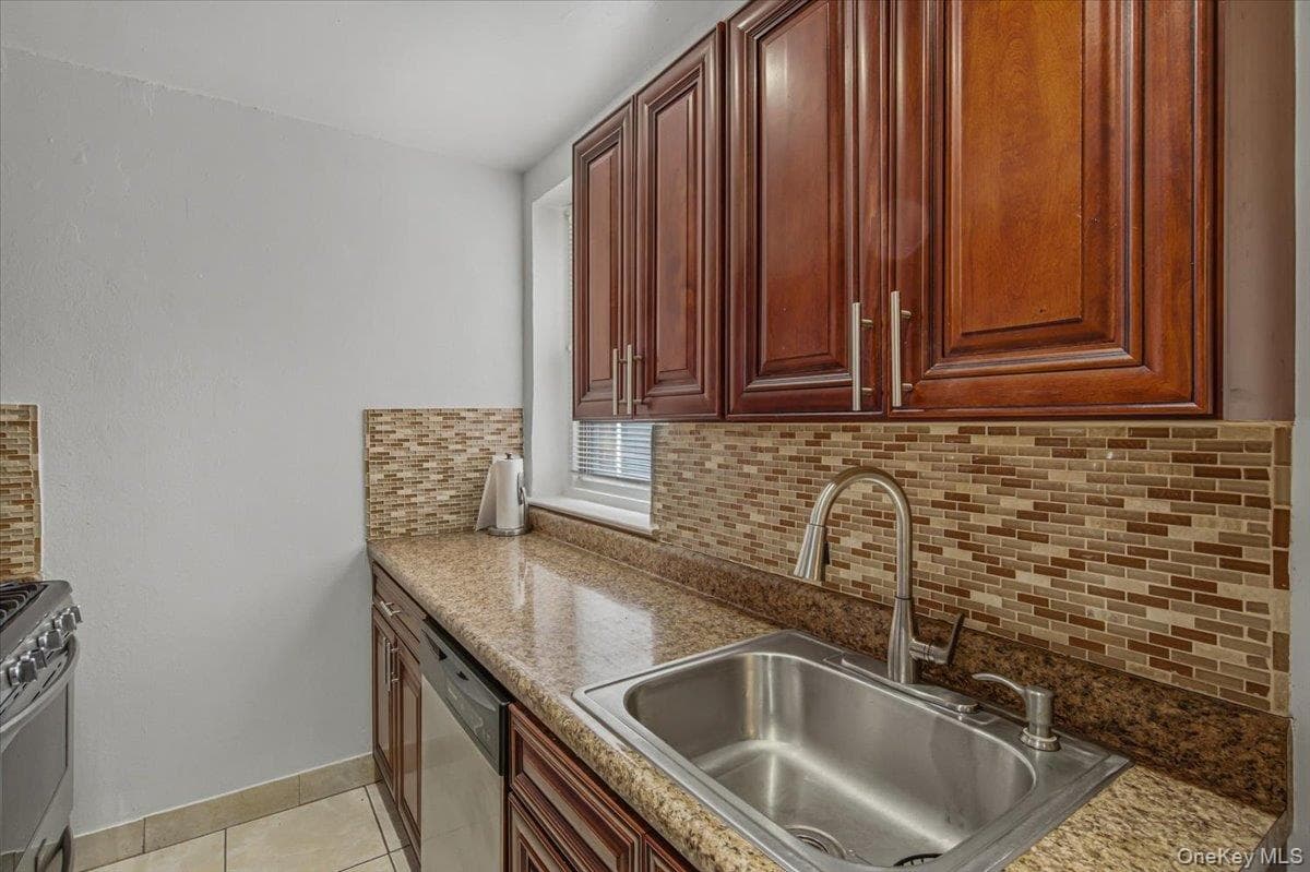 2107 Wallace Ave Wallace AVE Unit: 6A thumbnail 11
