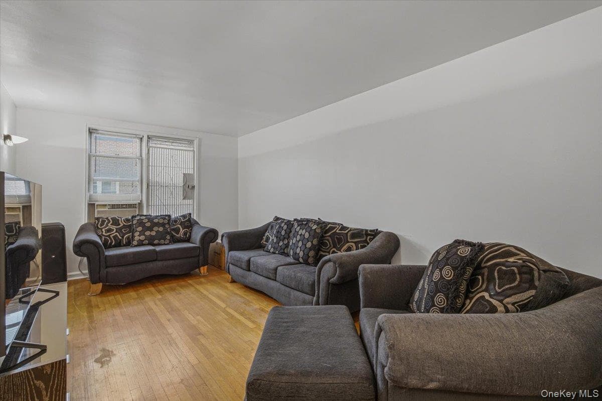 2107 Wallace Ave Wallace AVE Unit: 6A thumbnail 3