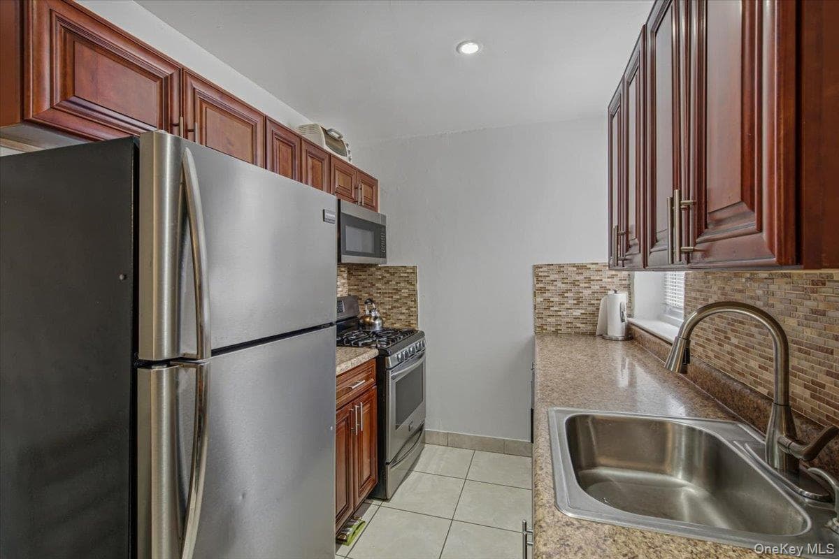 2107 Wallace Ave Wallace AVE Unit: 6A thumbnail 10