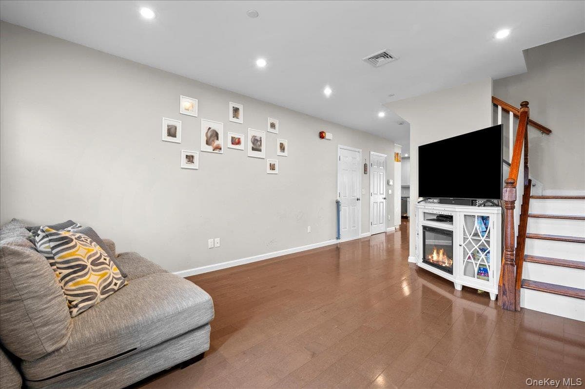 140 Winthrop Avenue thumbnail 3