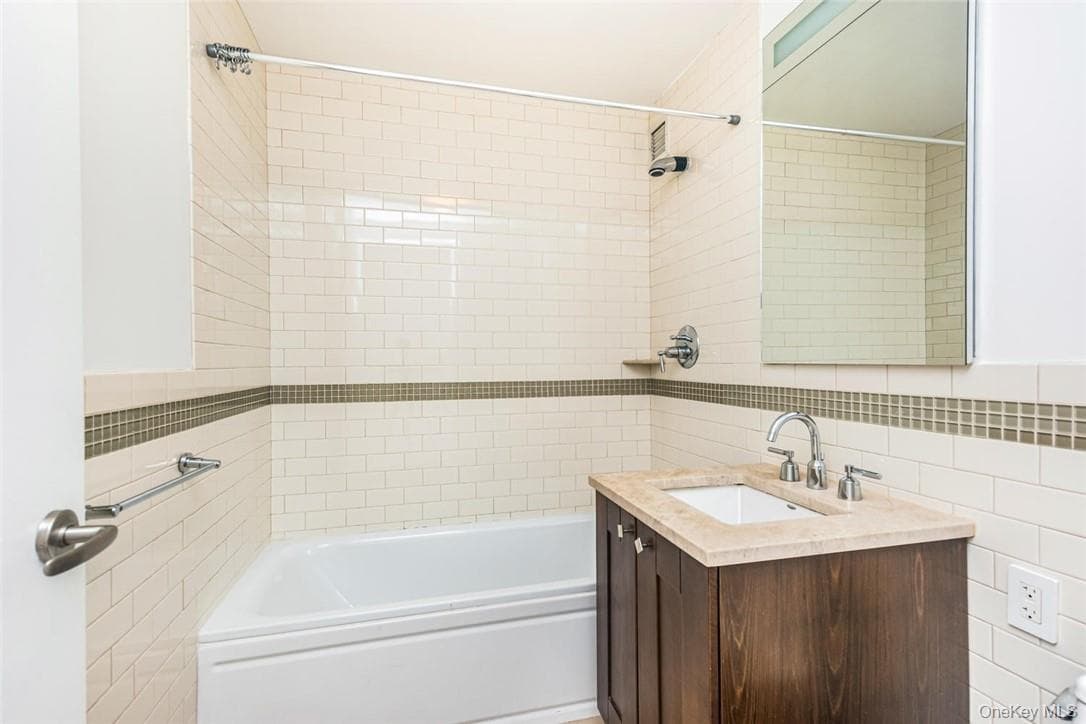 640 W 237th Street Unit: 11A thumbnail 15