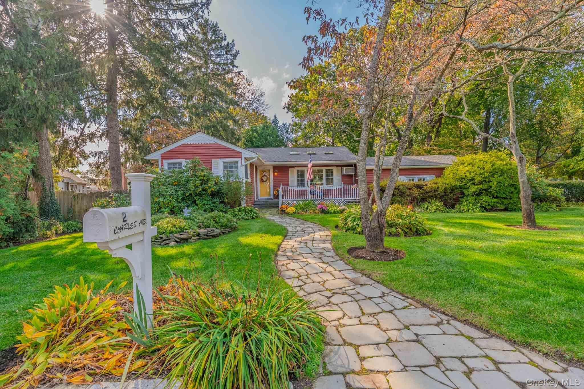 2 Charles Avenue, Huntington