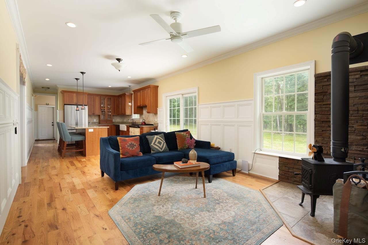 82 Maple Hill Lane thumbnail 4