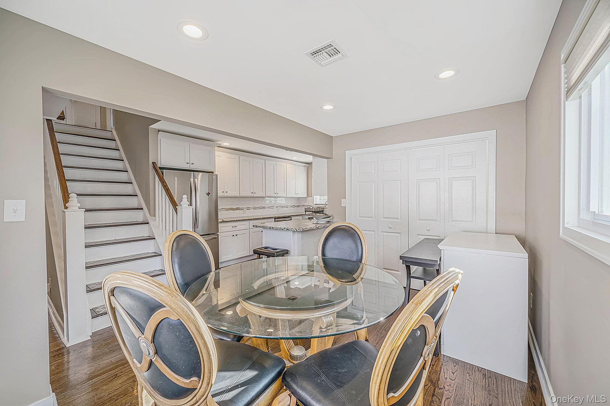 354 Seaford Avenue thumbnail 3