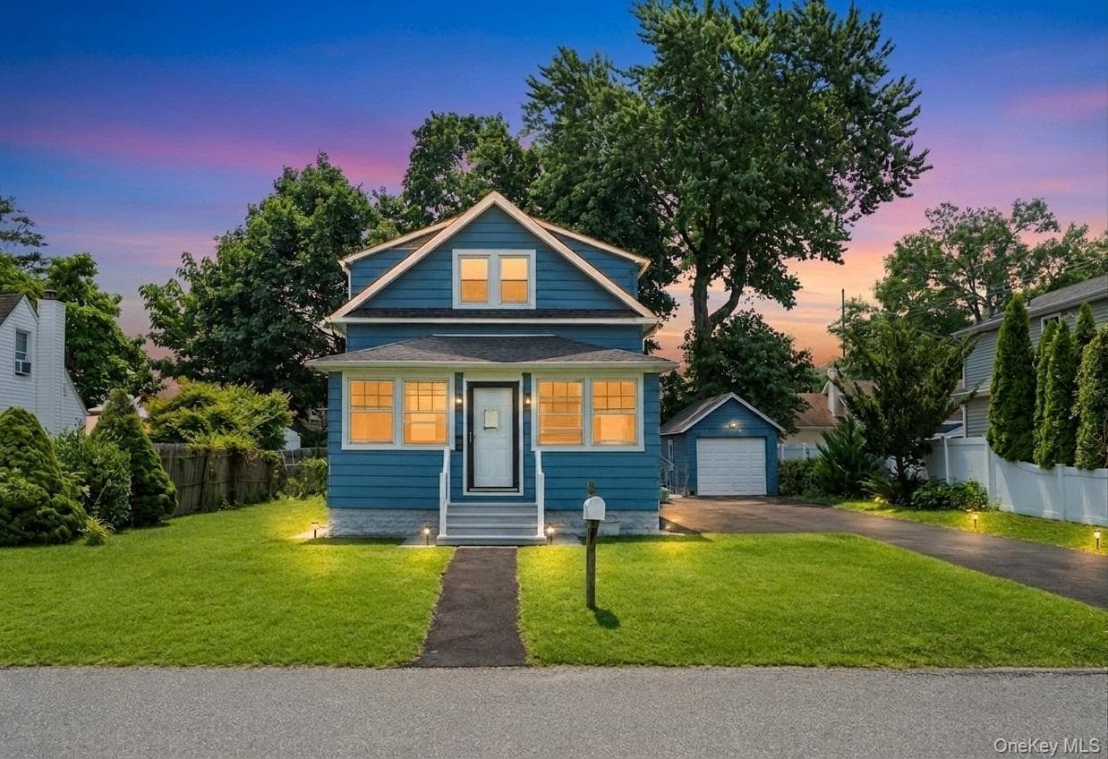 26 Flanders Place, West Babylon