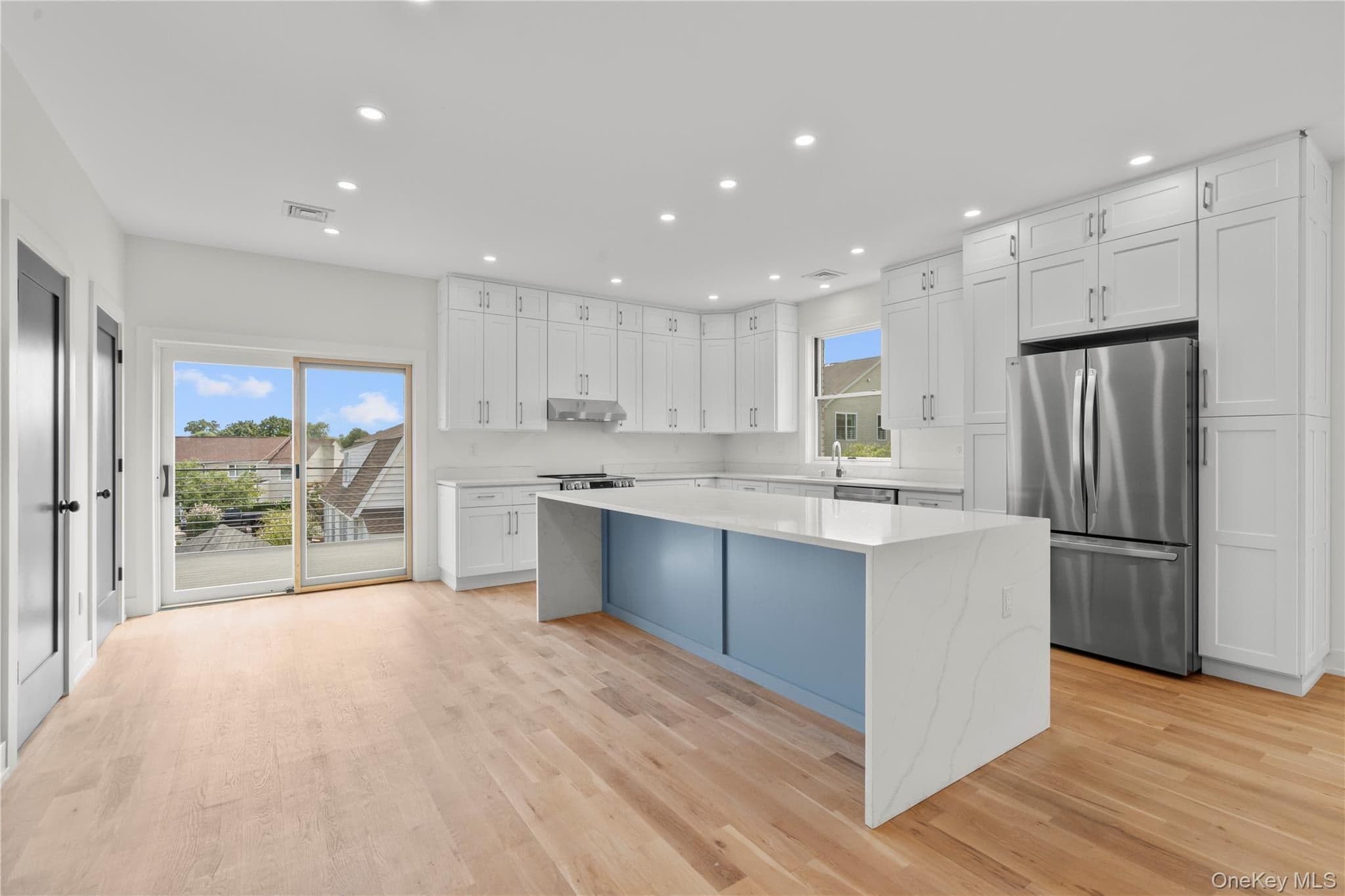 230 Trenchard Street thumbnail 36