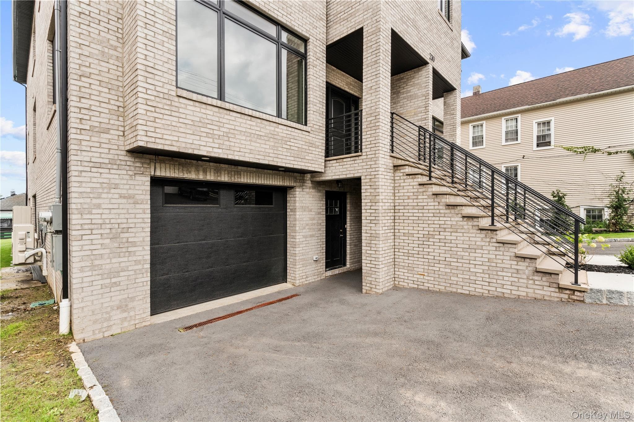 230 Trenchard Street thumbnail 46
