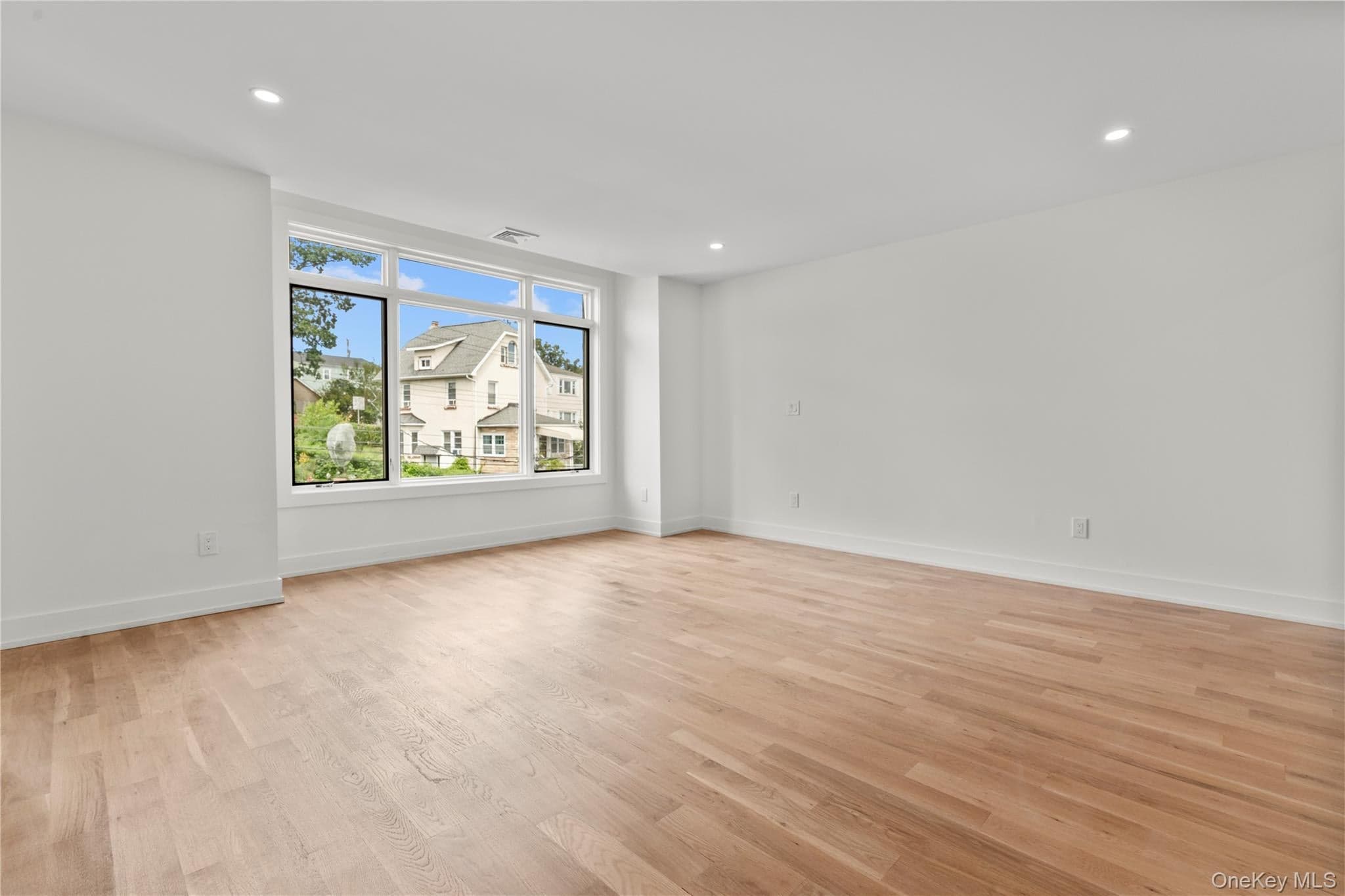 230 Trenchard Street thumbnail 15