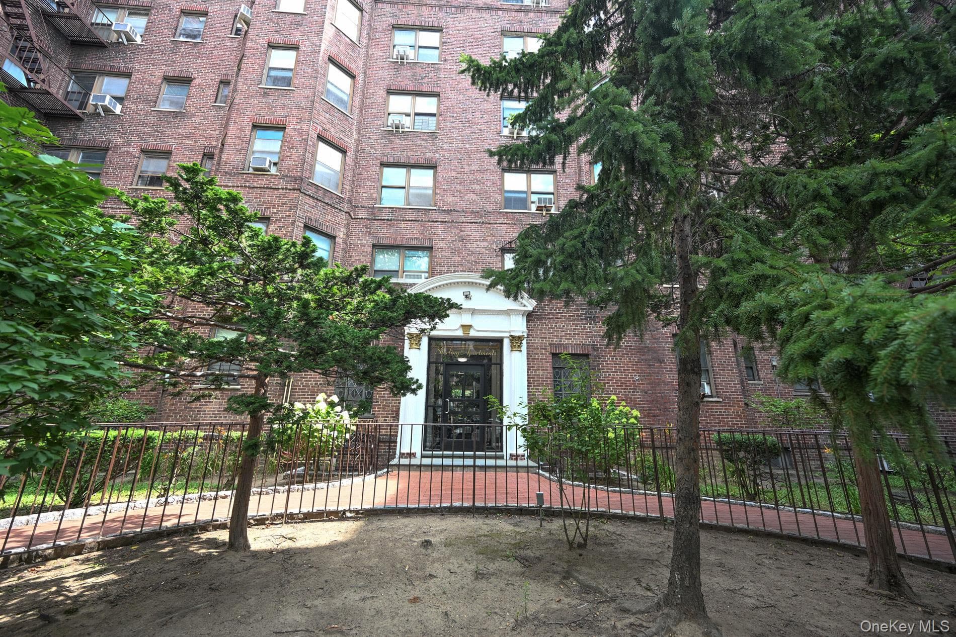 61-41 Saunders Street Unit: B25 thumbnail 2
