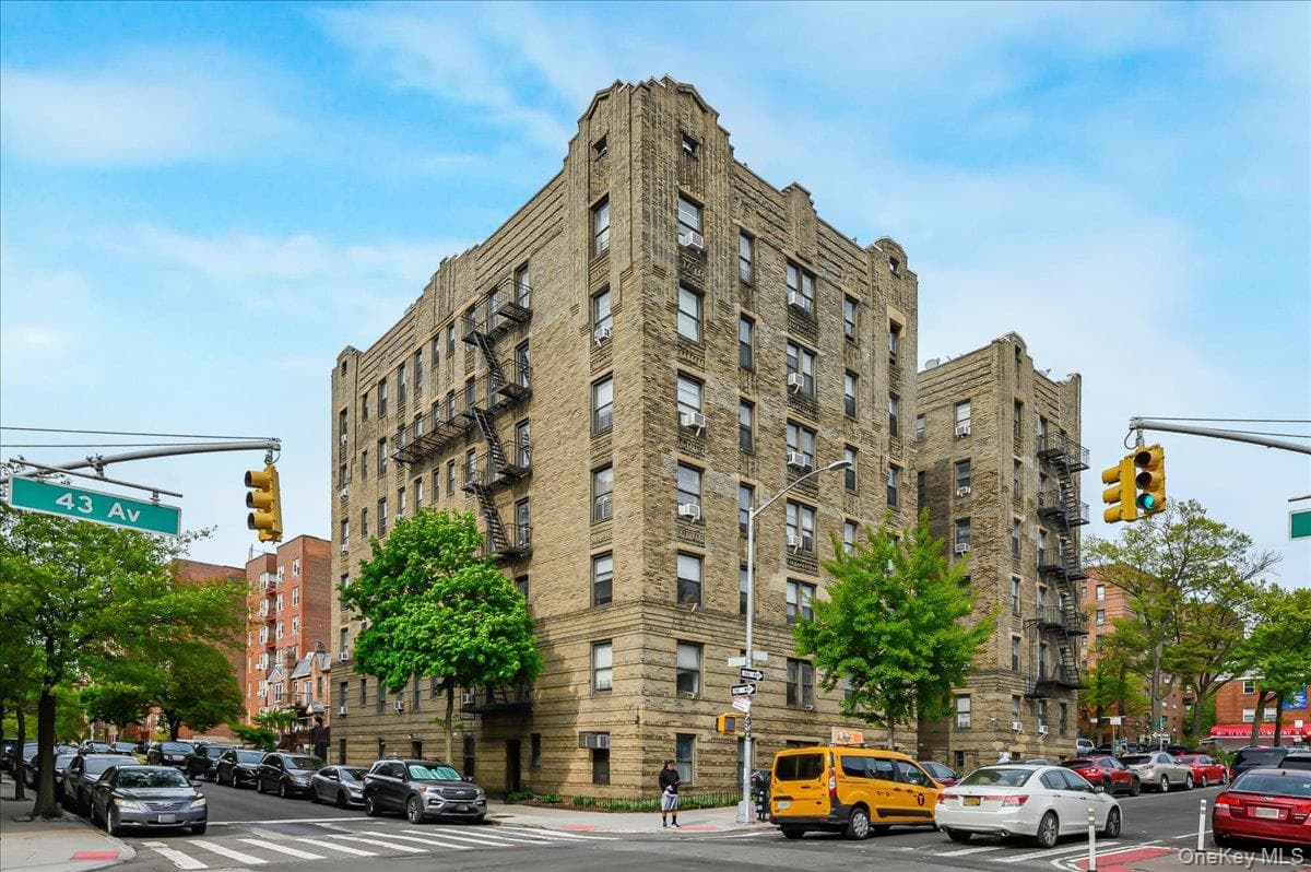 50-05 43rd Avenue Ave Unit: 1M, Woodside