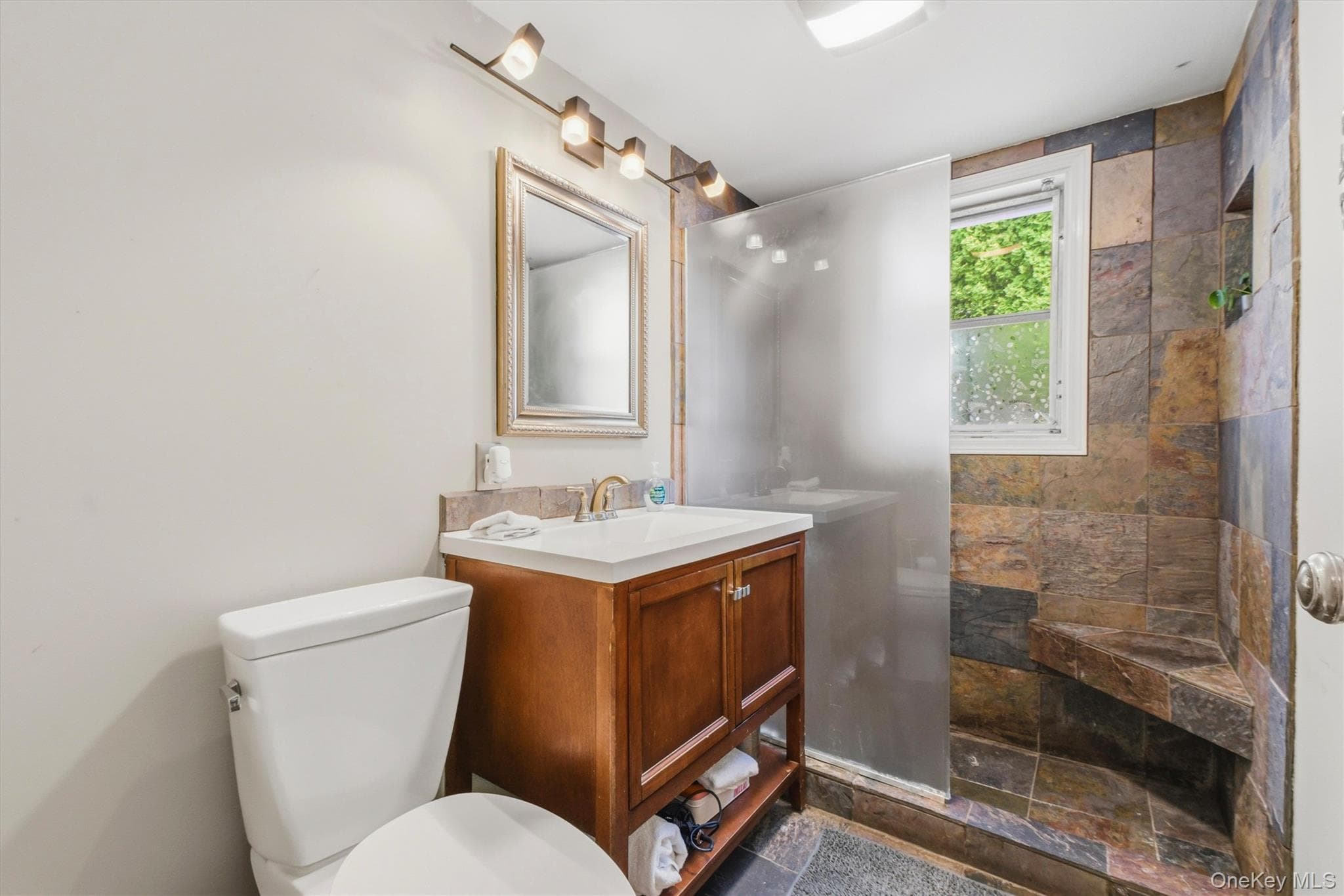24 Tamarack Road thumbnail 15