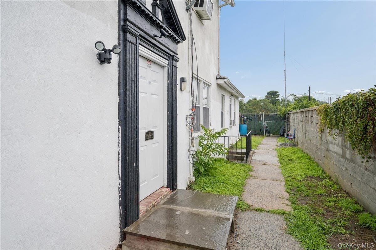 115 N Barry Avenue thumbnail 5