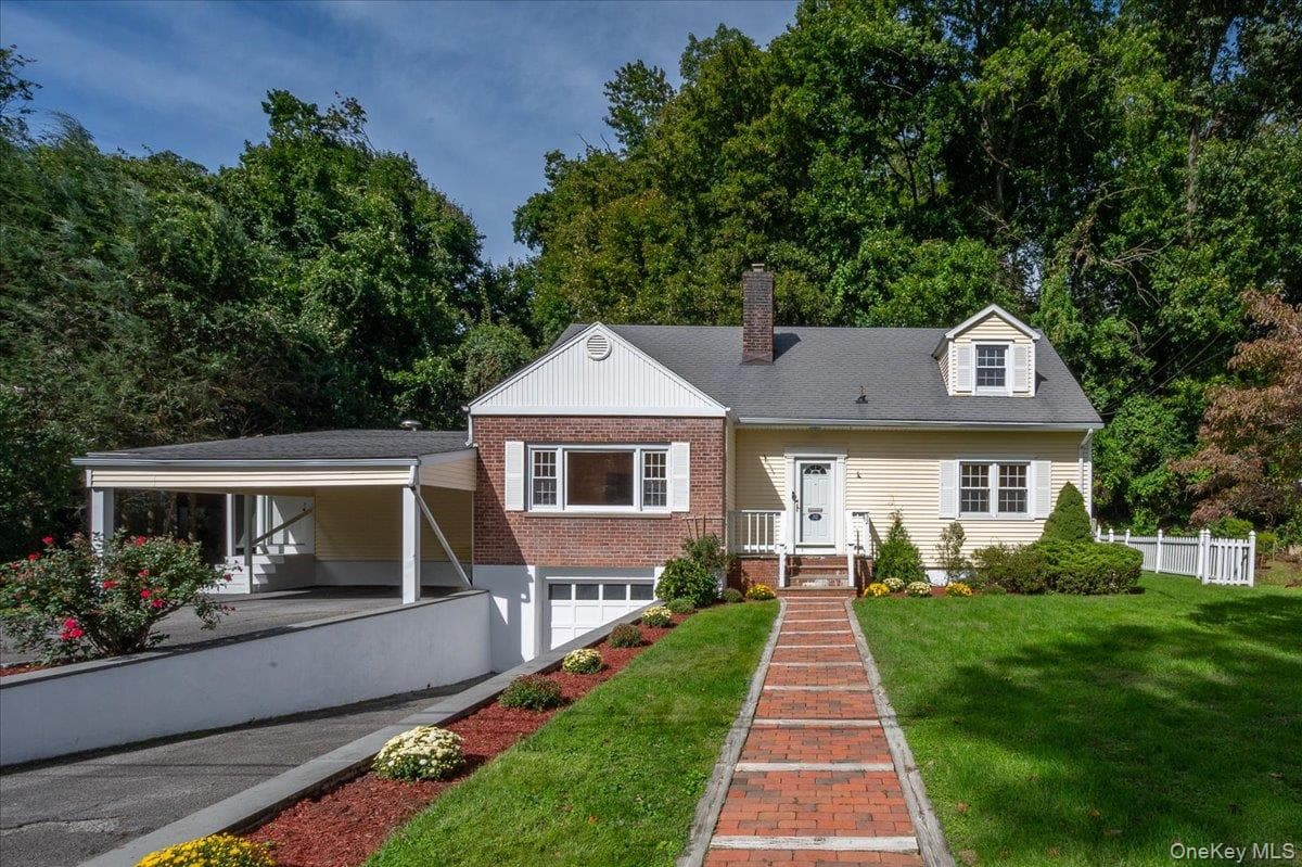 32 Dogwood Drive photo 1