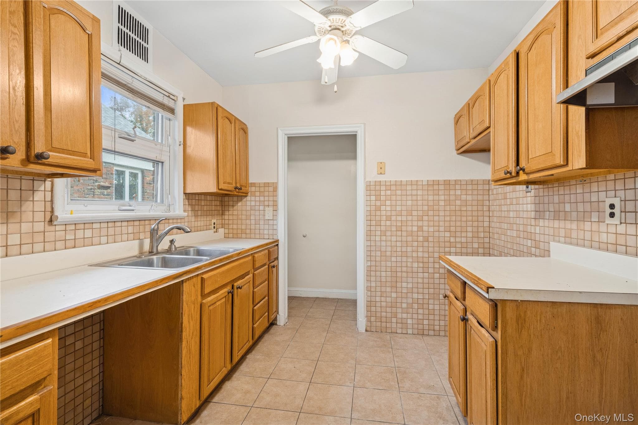 156 Goodwin Avenue thumbnail 9