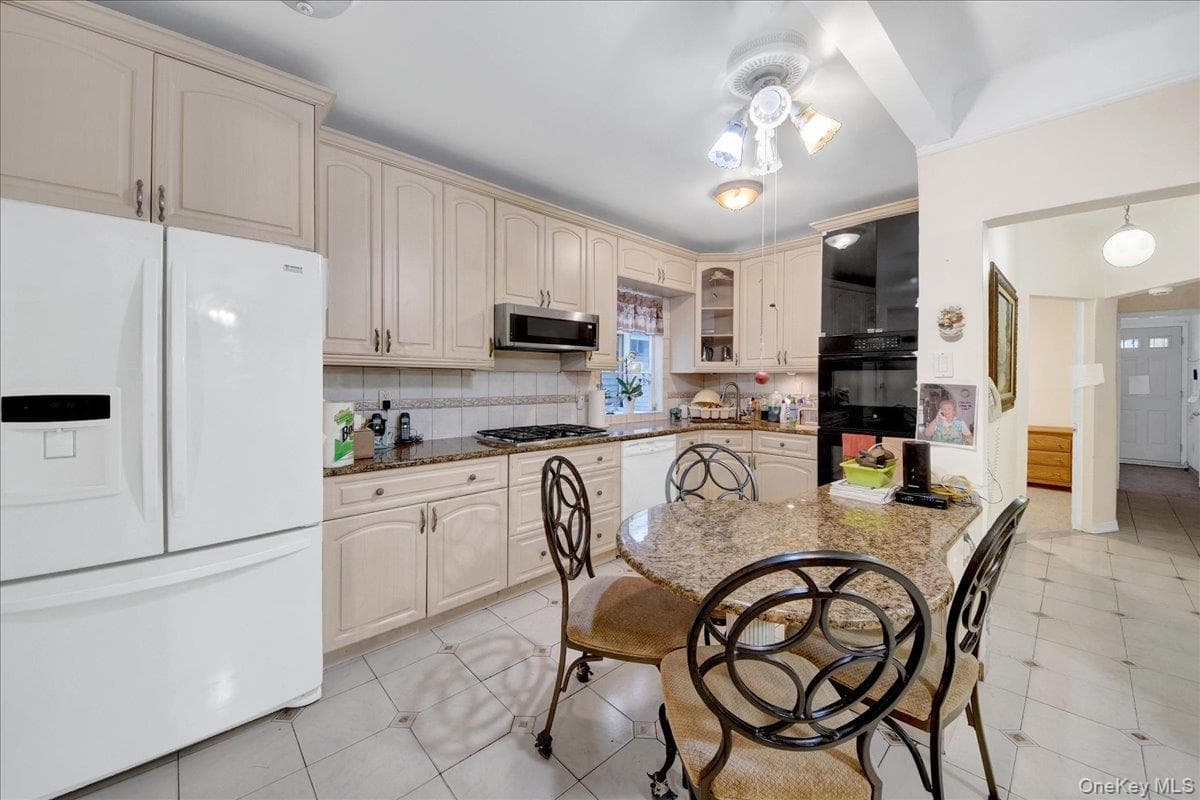 3170 Rawlins Avenue thumbnail 4