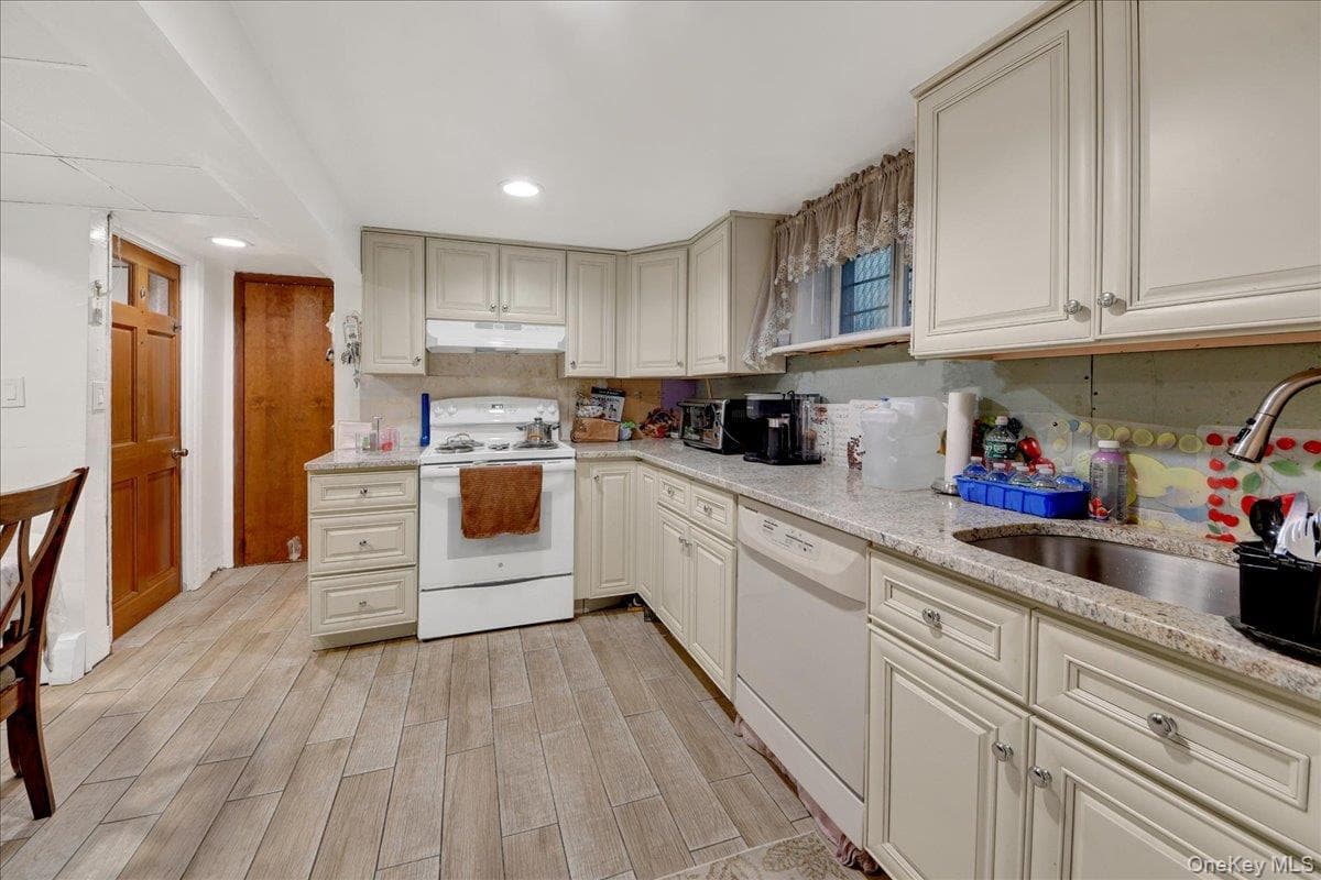 3170 Rawlins Avenue thumbnail 18
