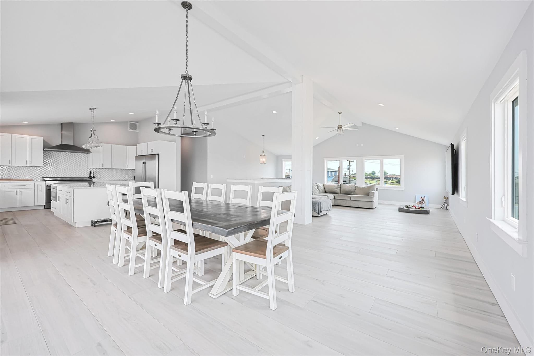 390 E Shore Road thumbnail 4