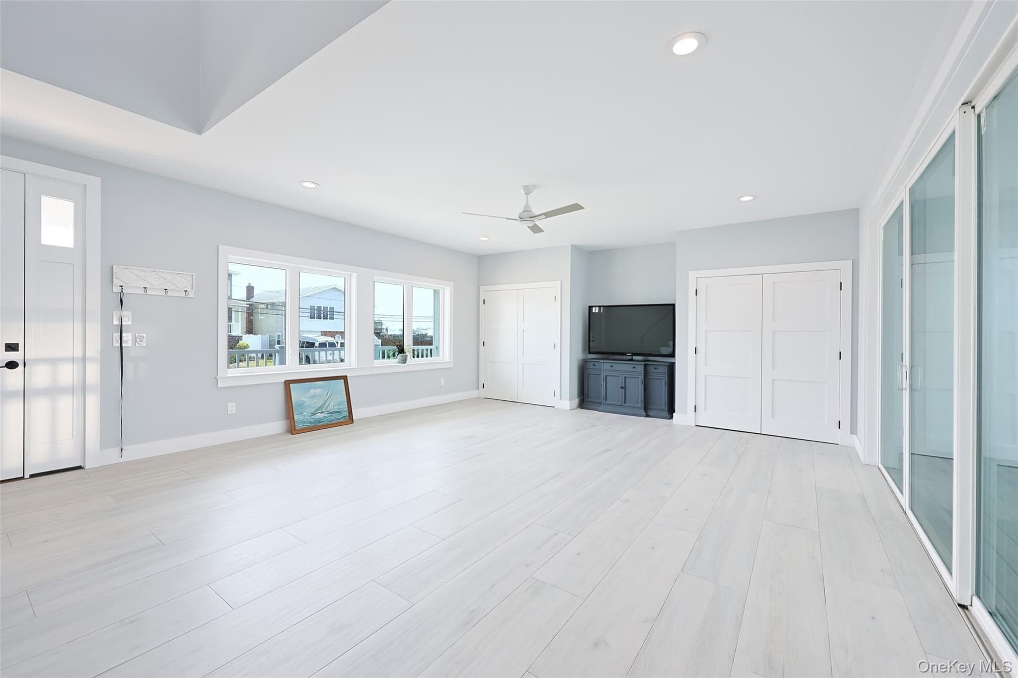 390 E Shore Road thumbnail 17