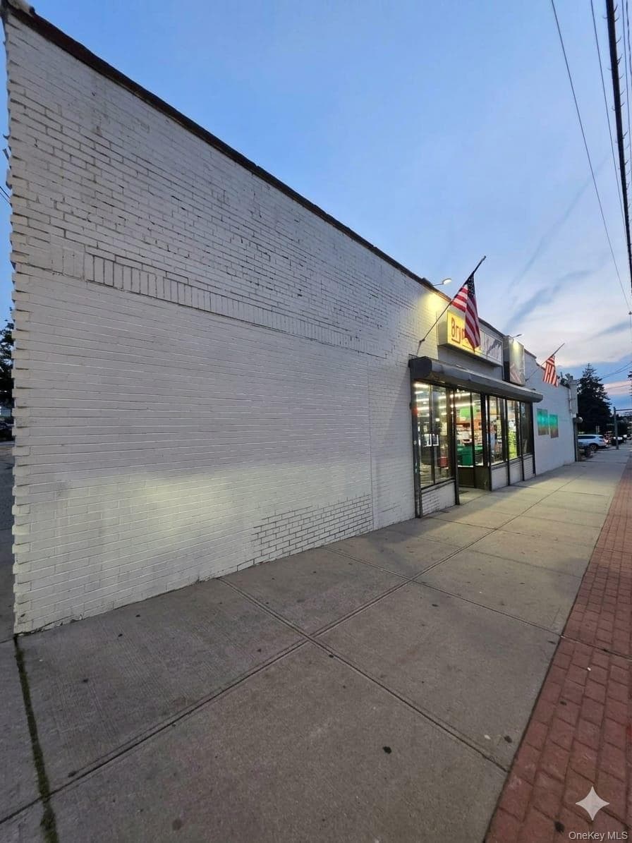 146 Lockwood Avenue photo 1