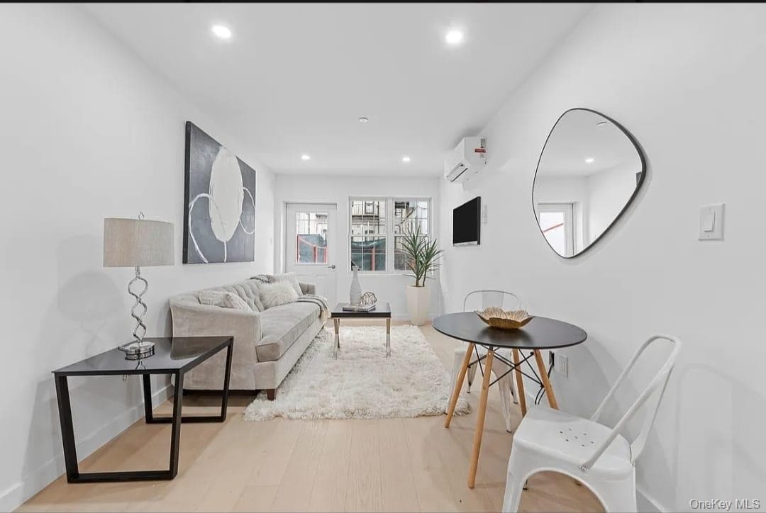 941 Brooklyn Avenue thumbnail 4