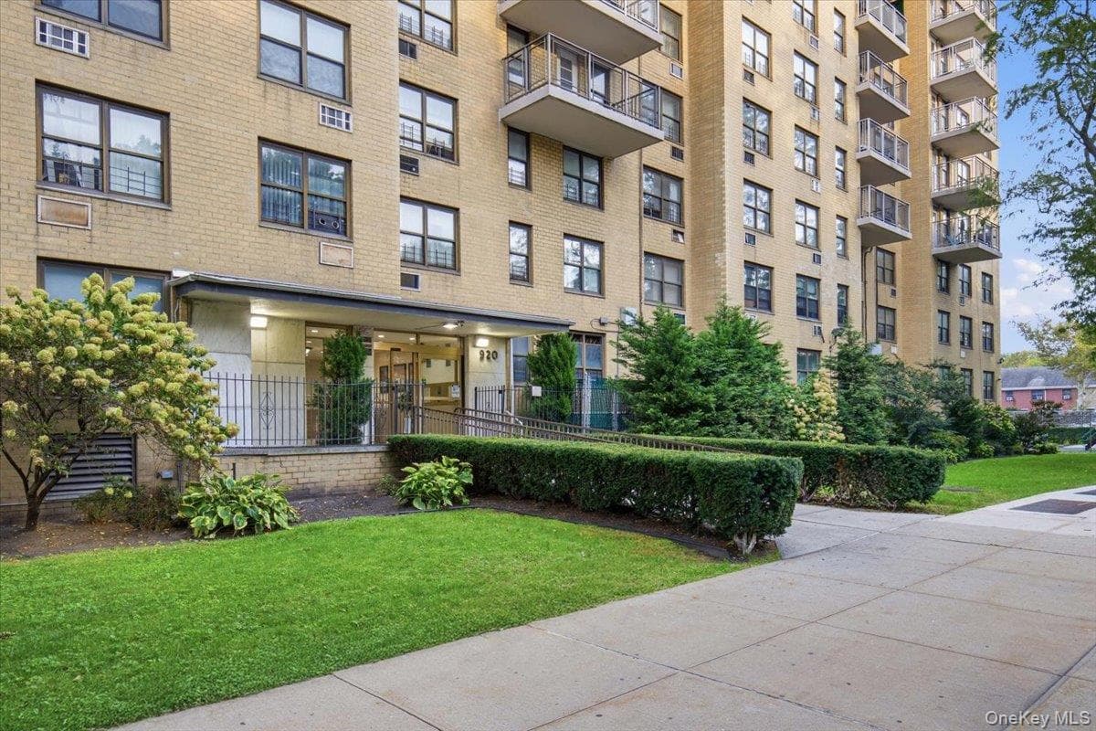 920 Metcalf Avenue Unit: 19A photo 1