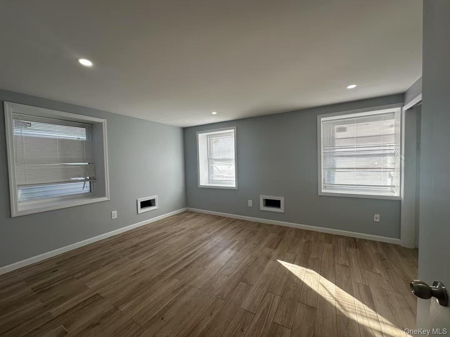 605 Barbadoes Drive thumbnail 4