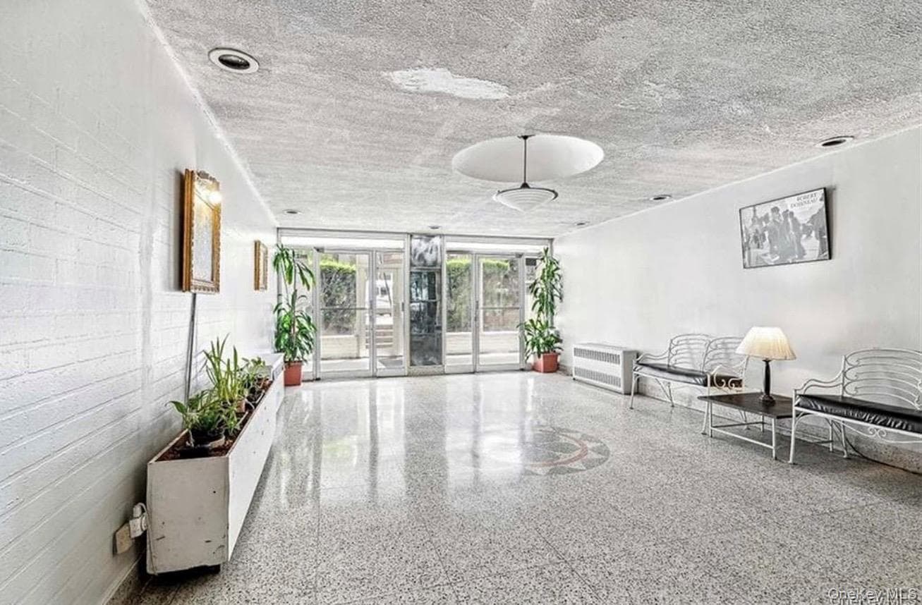 2835 Webb Avenue Unit: 6E thumbnail 2