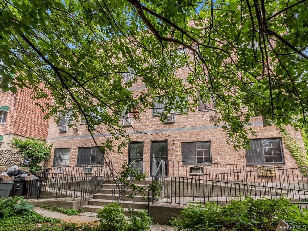 3545-3547 Carlisle Place thumbnail 3