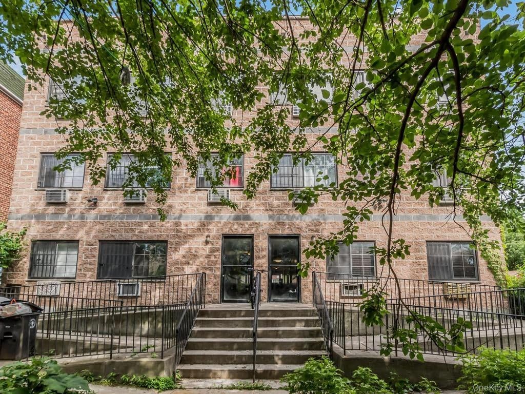 3545-3547 Carlisle Place thumbnail 2
